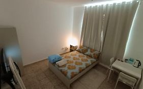 Affordable Transient - Not A Hotel - Sharing Kitchen And Washrooms