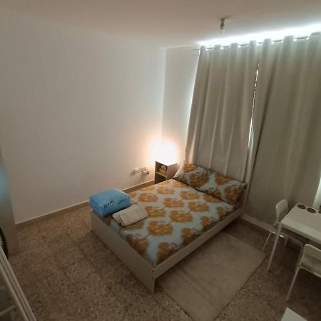 Affordable Transient - Not A Hotel - Sharing Kitchen And Washrooms Abu Dhabi Exterior photo