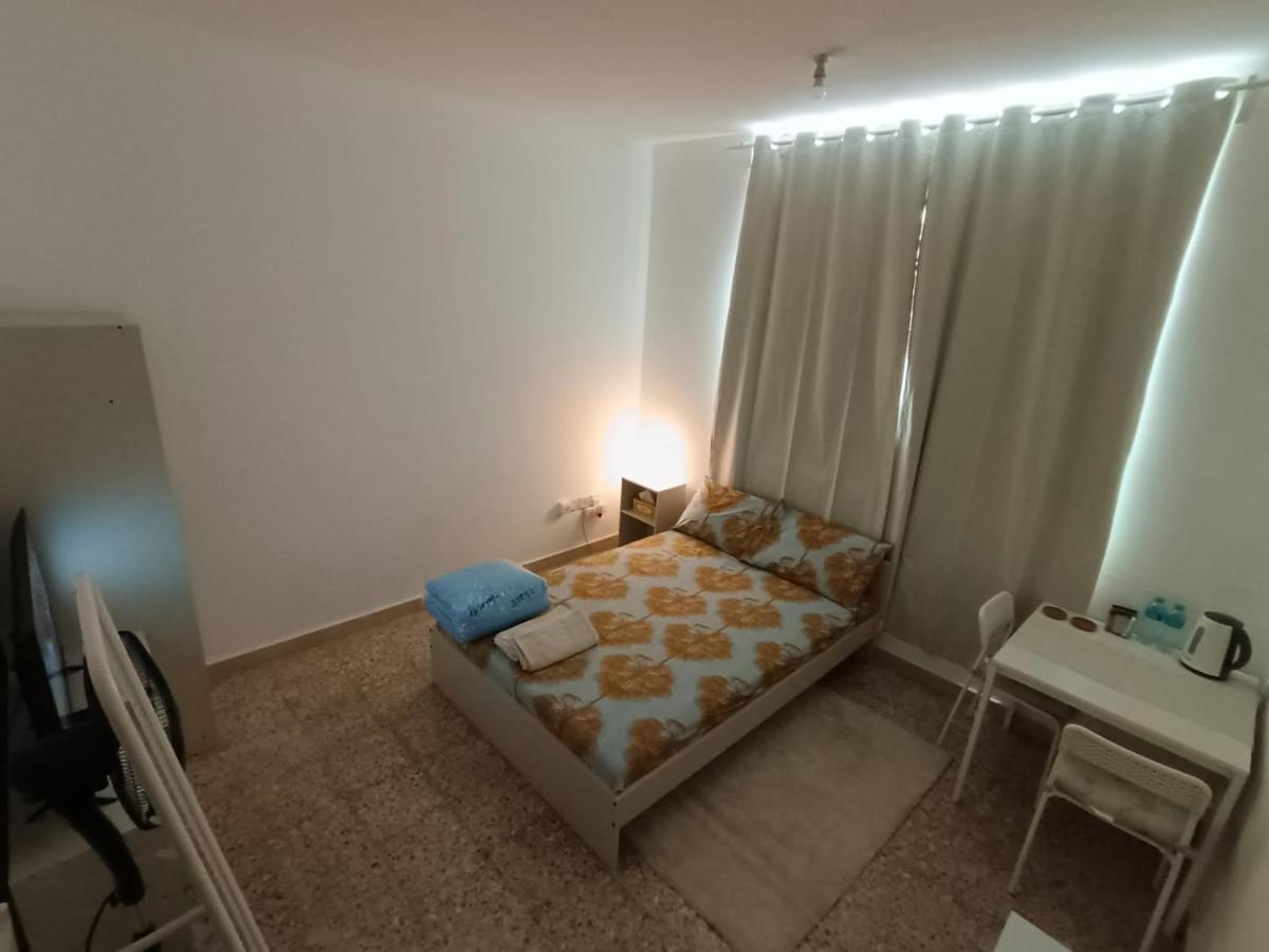 Affordable Transient - Not A Hotel - Sharing Kitchen And Washrooms Abu Dhabi Exterior photo