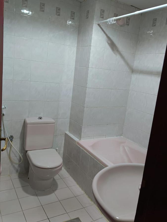 Affordable Transient - Not A Hotel - Sharing Kitchen And Washrooms Abu Dhabi Exterior photo