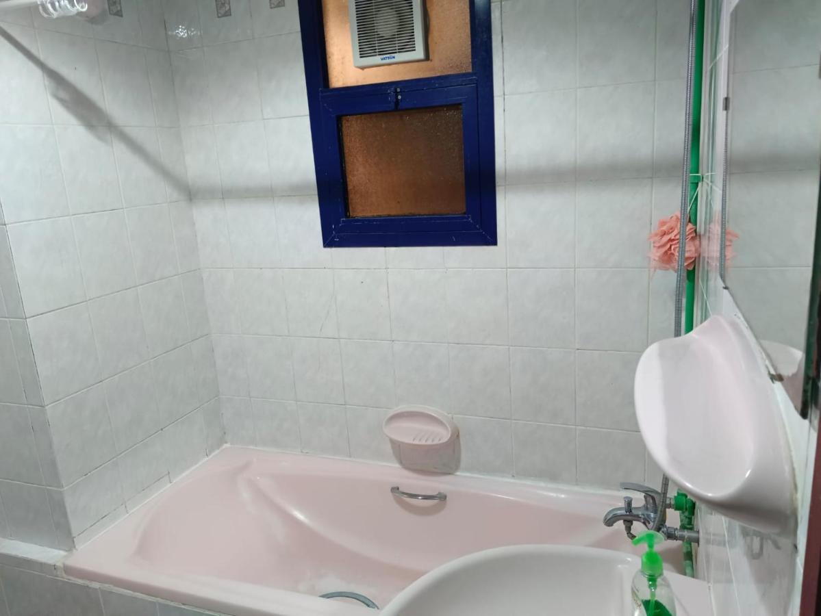 Affordable Transient - Not A Hotel - Sharing Kitchen And Washrooms Abu Dhabi Exterior photo