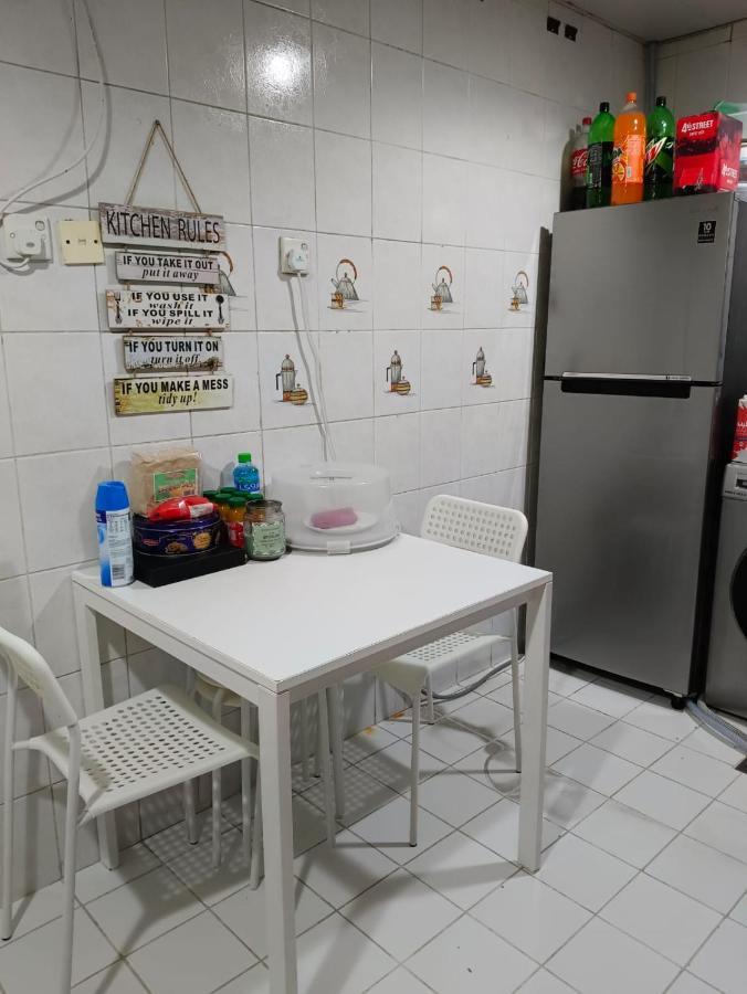 Affordable Transient - Not A Hotel - Sharing Kitchen And Washrooms Abu Dhabi Exterior photo
