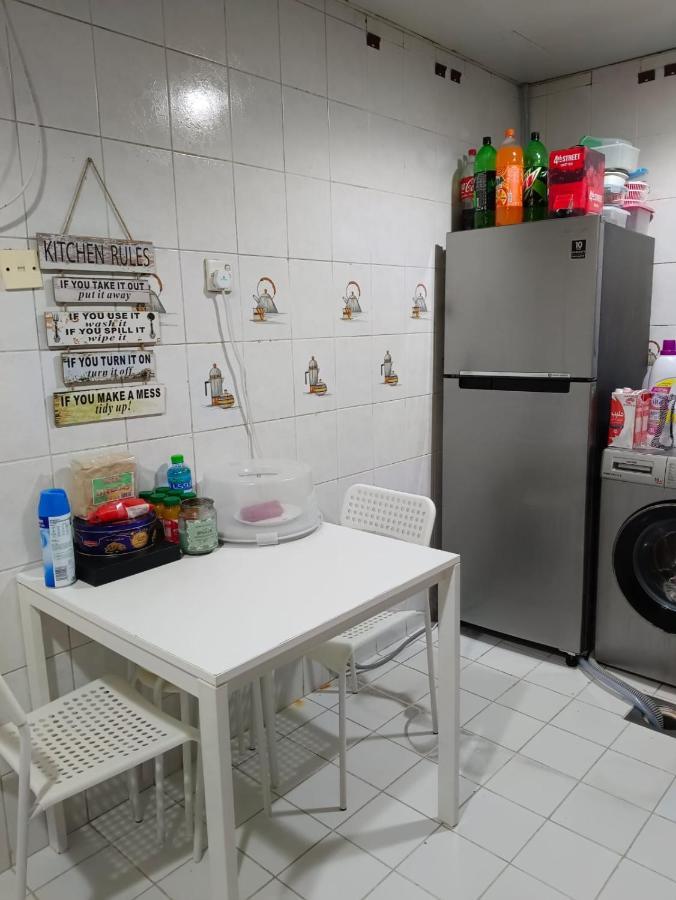 Affordable Transient - Not A Hotel - Sharing Kitchen And Washrooms Abu Dhabi Exterior photo