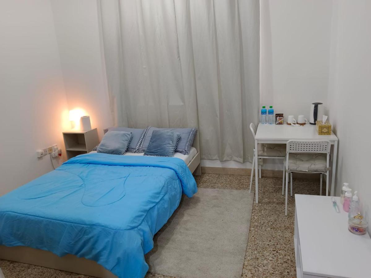 Affordable Transient - Not A Hotel - Sharing Kitchen And Washrooms Abu Dhabi Exterior photo