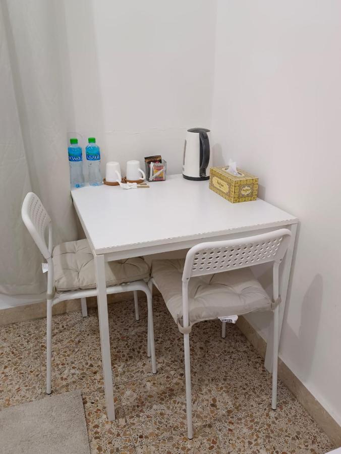 Affordable Transient - Not A Hotel - Sharing Kitchen And Washrooms Abu Dhabi Exterior photo