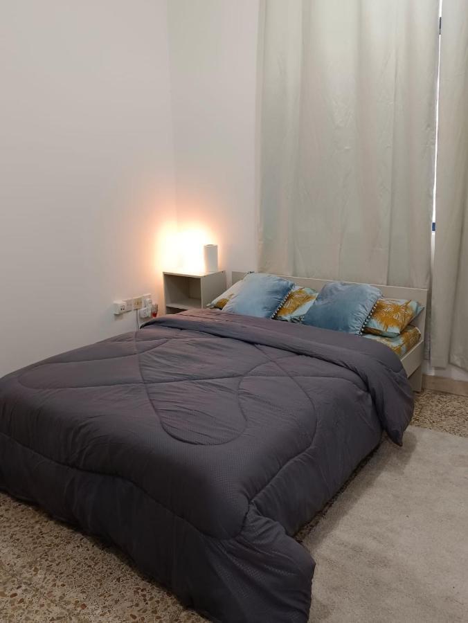 Affordable Transient - Not A Hotel - Sharing Kitchen And Washrooms Abu Dhabi Exterior photo