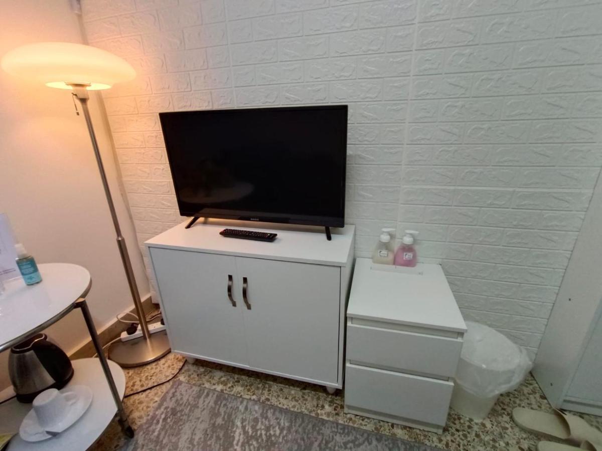 Affordable Transient - Not A Hotel - Sharing Kitchen And Washrooms Abu Dhabi Exterior photo