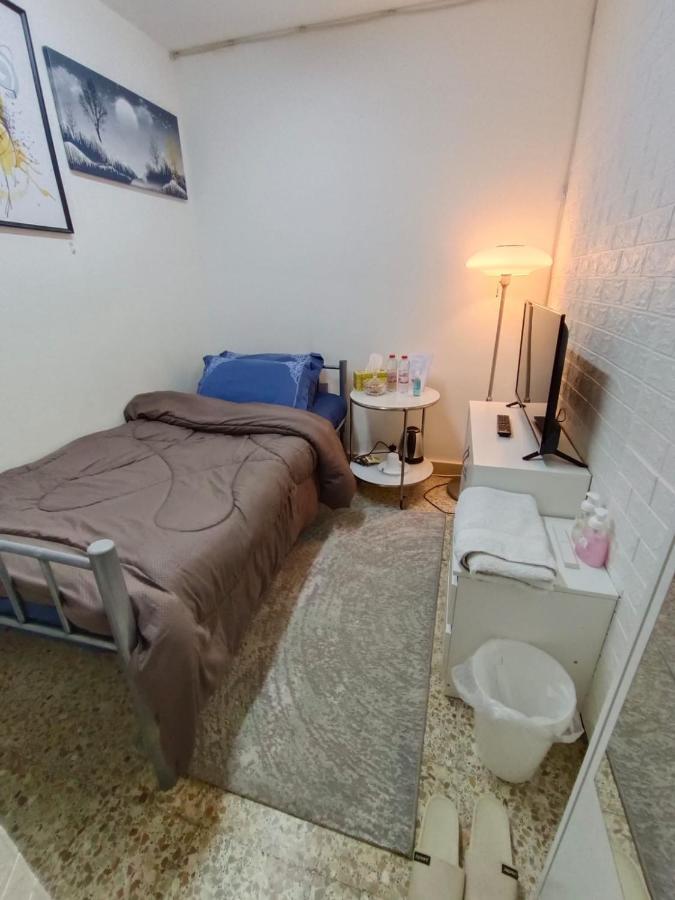 Affordable Transient - Not A Hotel - Sharing Kitchen And Washrooms Abu Dhabi Exterior photo