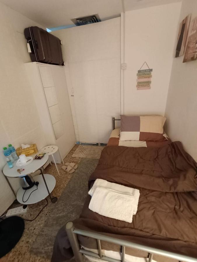 Affordable Transient - Not A Hotel - Sharing Kitchen And Washrooms Abu Dhabi Exterior photo