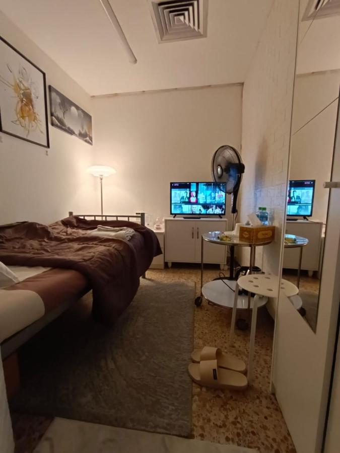 Affordable Transient - Not A Hotel - Sharing Kitchen And Washrooms Abu Dhabi Exterior photo